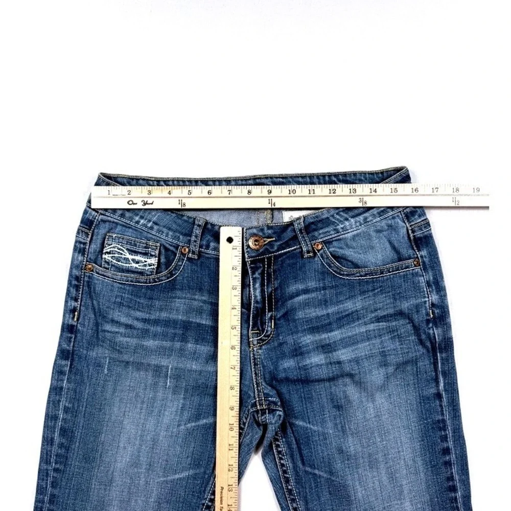 Cowgirl Tuff Co Womens Bootcut Jeans Medium Wash Barbed Wire Embroidery W31 L33